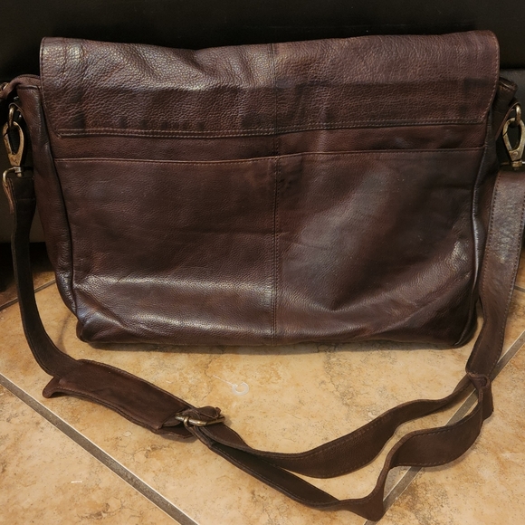 Oak Leathers Messenger Bag in Brown Leather - Picture 6 of 7